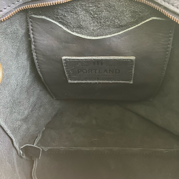 SMOOTH BLACK Portland Leather Goods Full Sized Zippered Crossbody tote FSCB - Picture 8 of 13